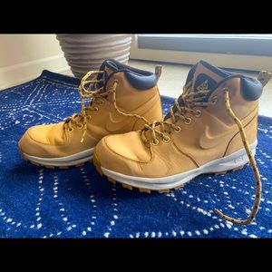Nike tan hiking boots
